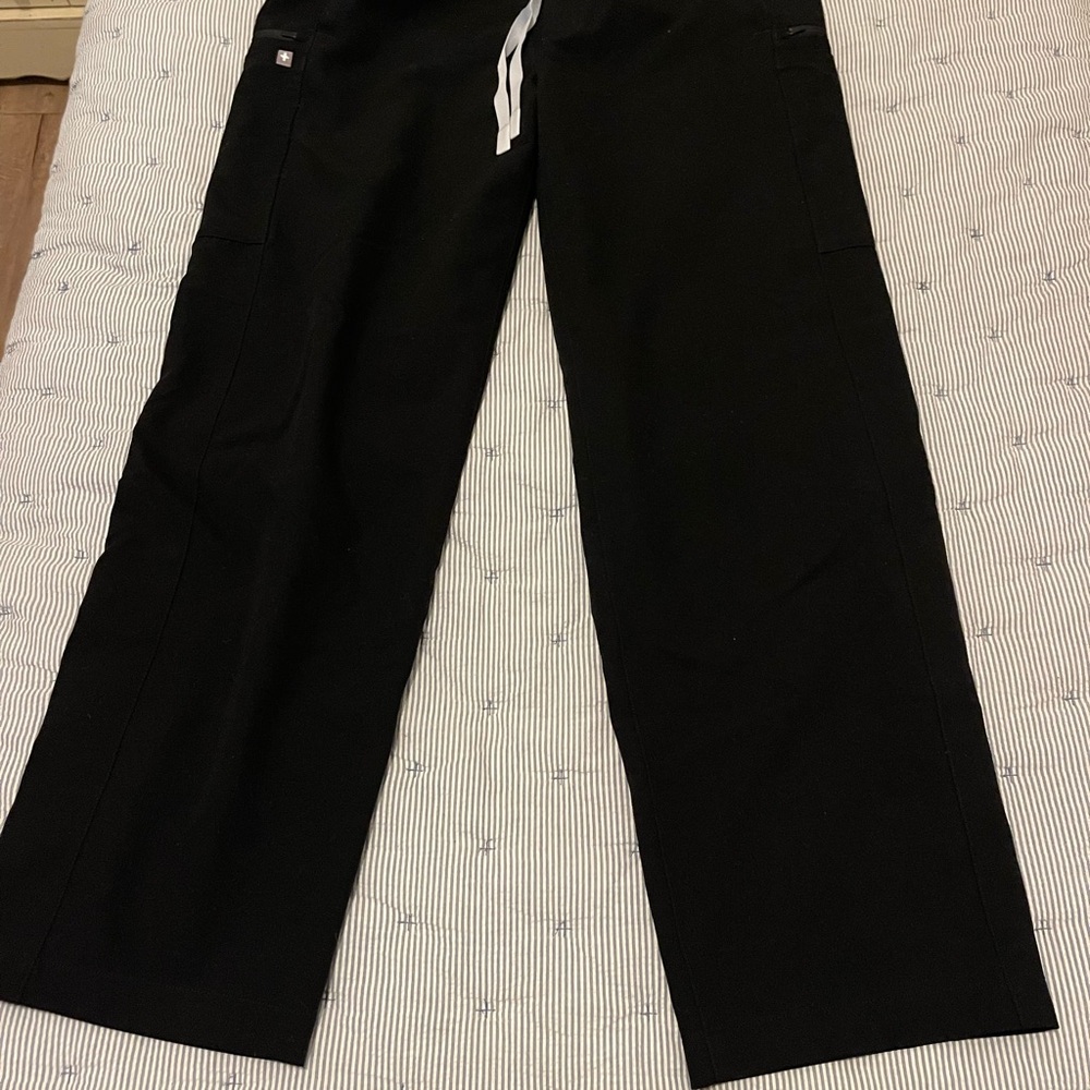 Figs Men's Black Cargo Pants